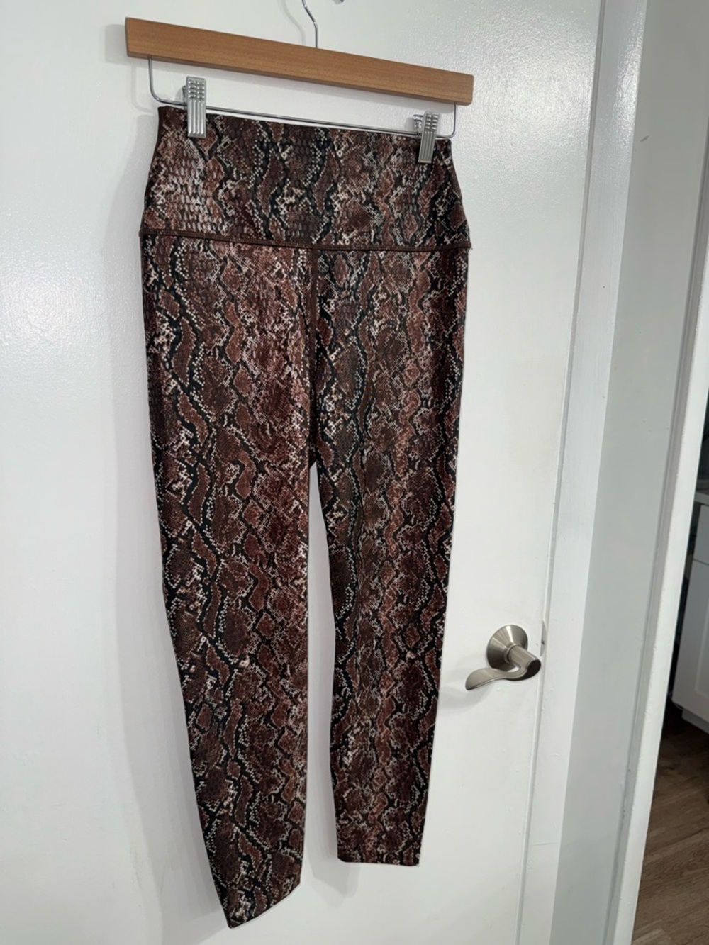 Carbon38 Printed High Rise 7/8 Legging in True Snake Size Medium - Picture 5 of 7